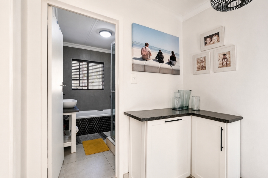 2 Bedroom Property for Sale in Sinoville Gauteng