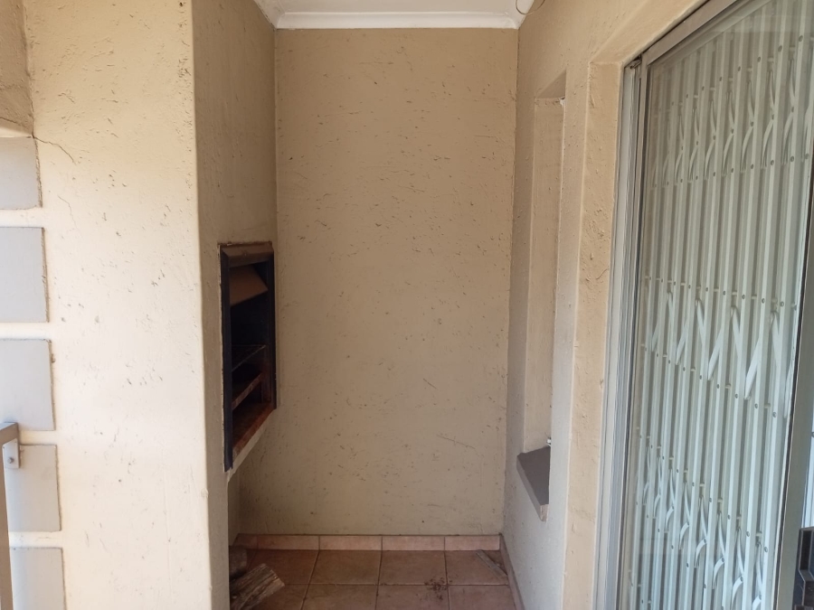 To Let 2 Bedroom Property for Rent in Oriel Gauteng