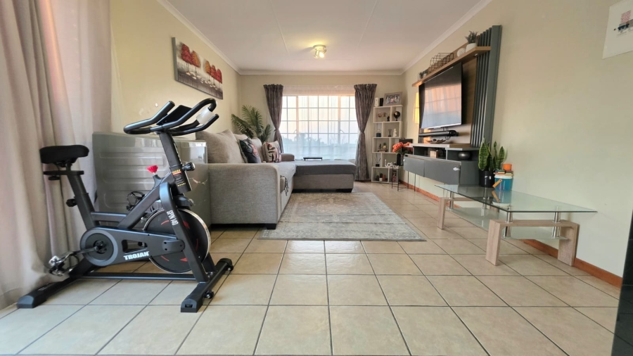2 Bedroom Property for Sale in The Reeds Gauteng