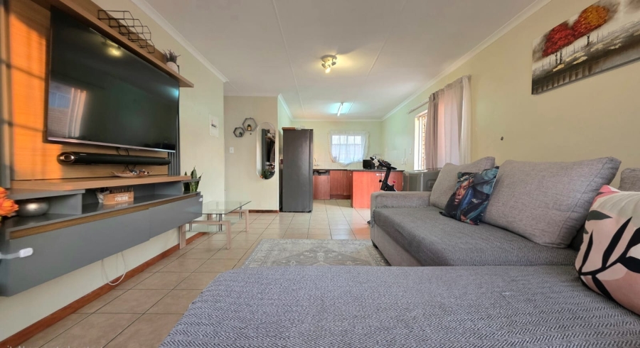 2 Bedroom Property for Sale in The Reeds Gauteng