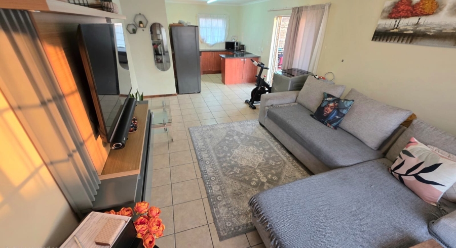 2 Bedroom Property for Sale in The Reeds Gauteng
