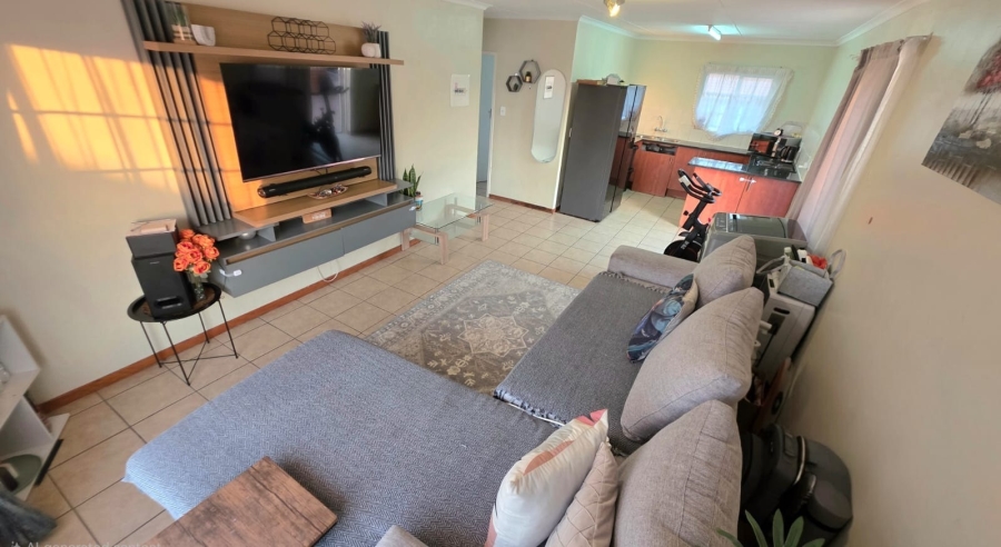 2 Bedroom Property for Sale in The Reeds Gauteng