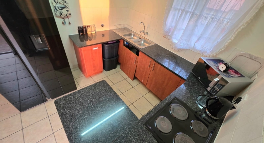 2 Bedroom Property for Sale in The Reeds Gauteng