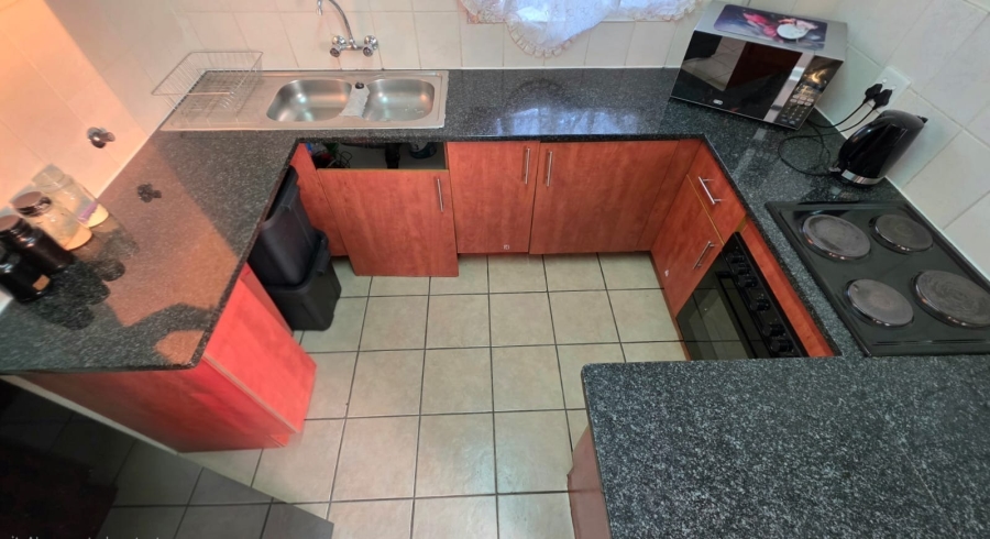 2 Bedroom Property for Sale in The Reeds Gauteng