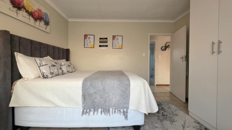 2 Bedroom Property for Sale in The Reeds Gauteng