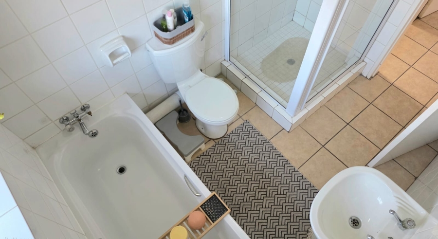 2 Bedroom Property for Sale in The Reeds Gauteng