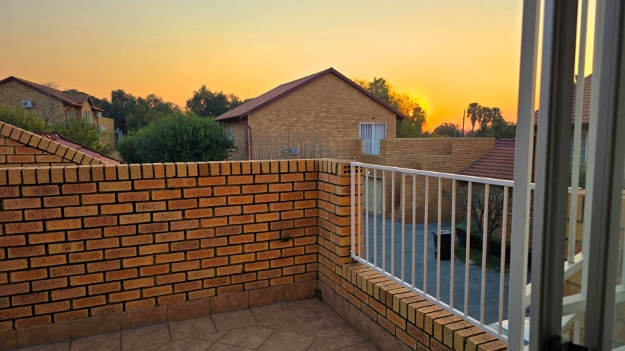 2 Bedroom Property for Sale in The Reeds Gauteng