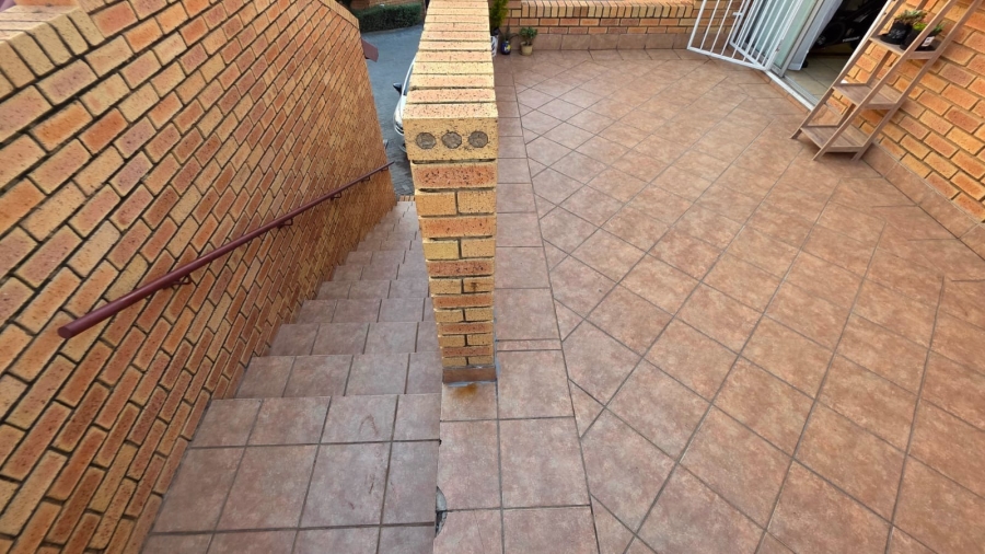 2 Bedroom Property for Sale in The Reeds Gauteng