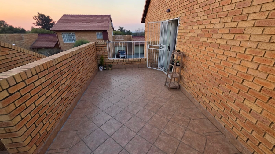 2 Bedroom Property for Sale in The Reeds Gauteng