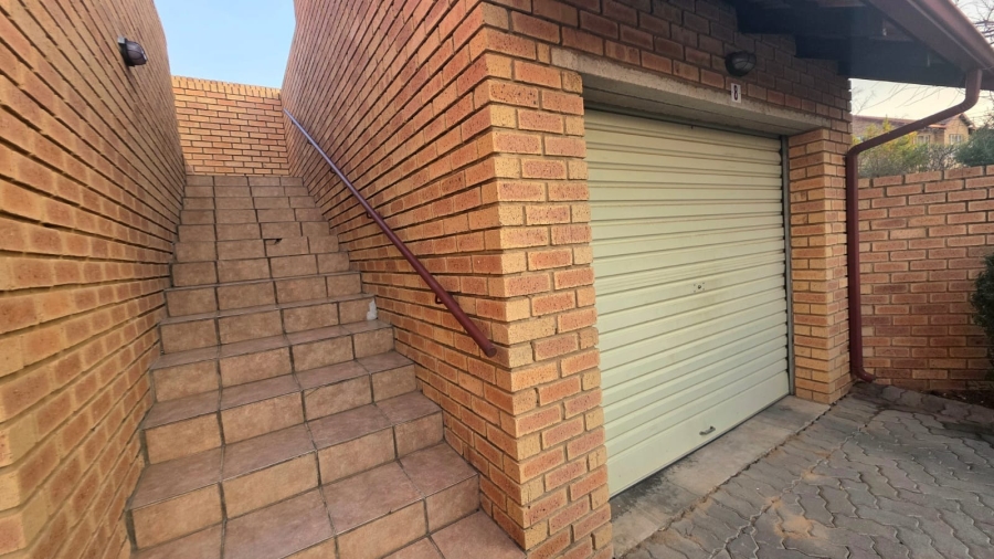 2 Bedroom Property for Sale in The Reeds Gauteng