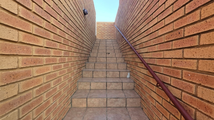 2 Bedroom Property for Sale in The Reeds Gauteng