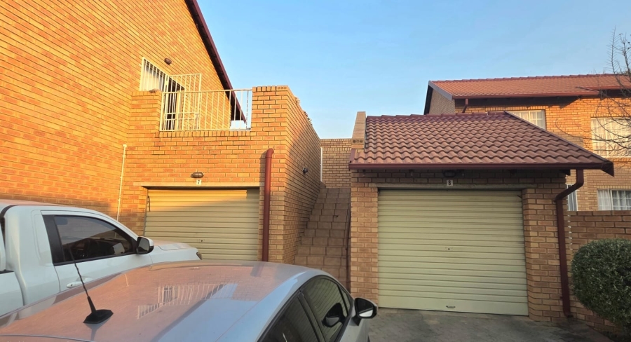 2 Bedroom Property for Sale in The Reeds Gauteng