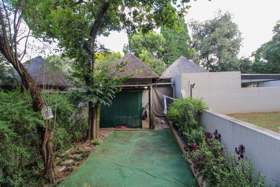 1 Bedroom Property for Sale in Bryanston Gauteng