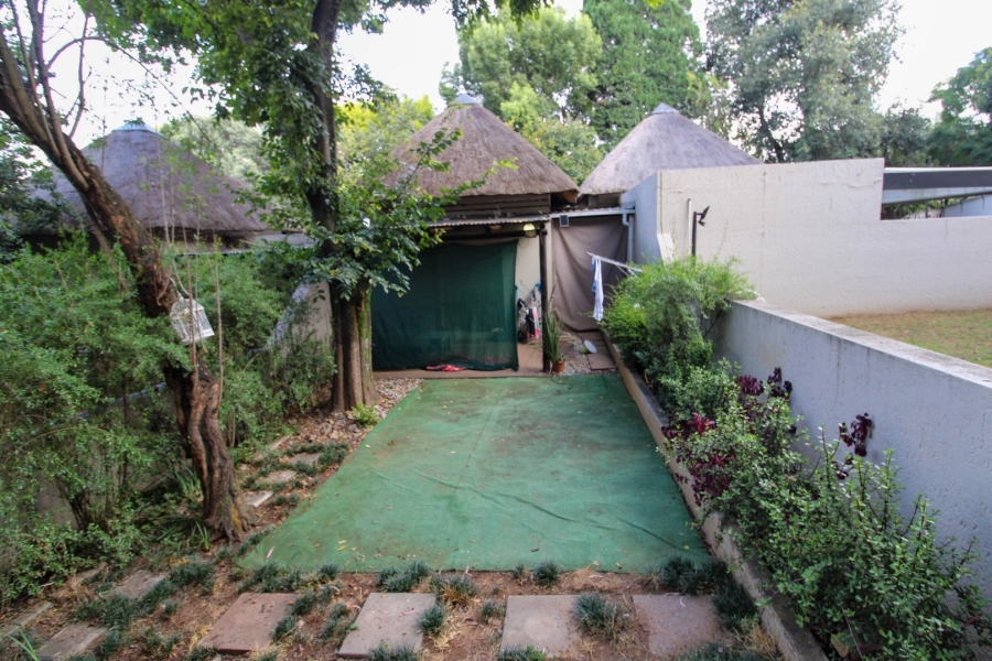 1 Bedroom Property for Sale in Bryanston Gauteng