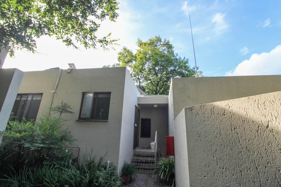 1 Bedroom Property for Sale in Bryanston Gauteng