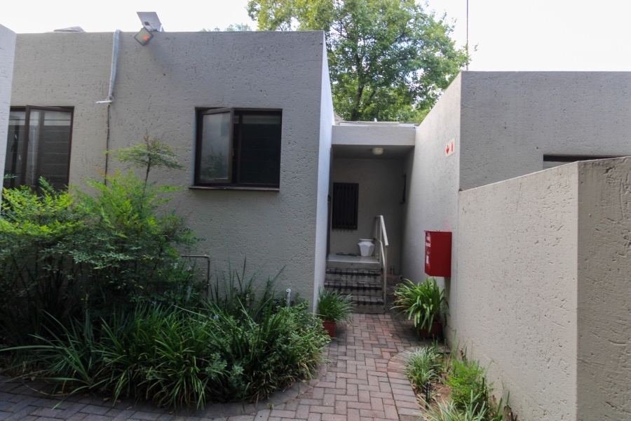 1 Bedroom Property for Sale in Bryanston Gauteng