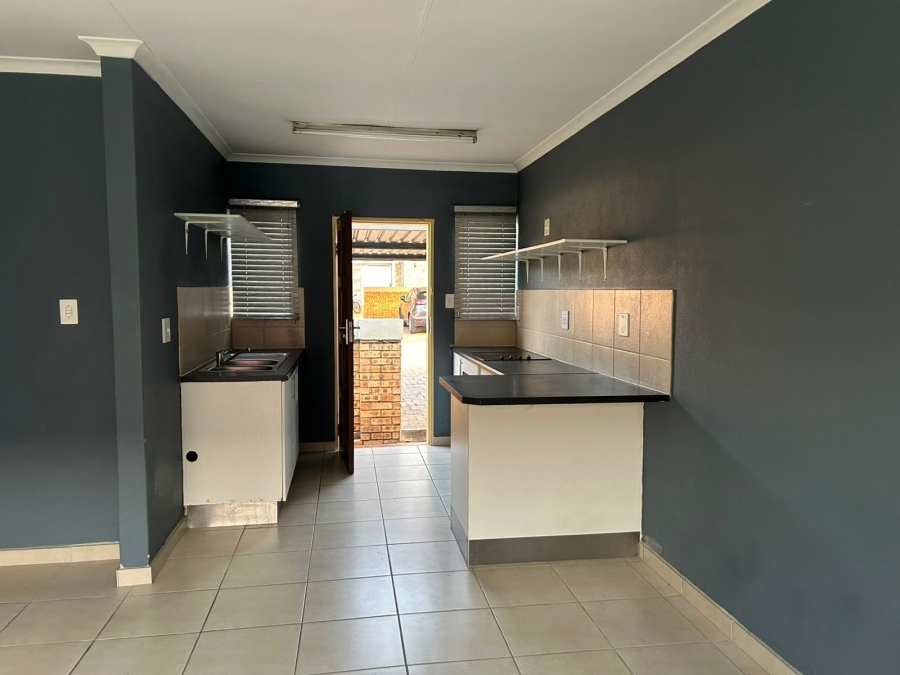 2 Bedroom Property for Sale in Heuweloord Gauteng
