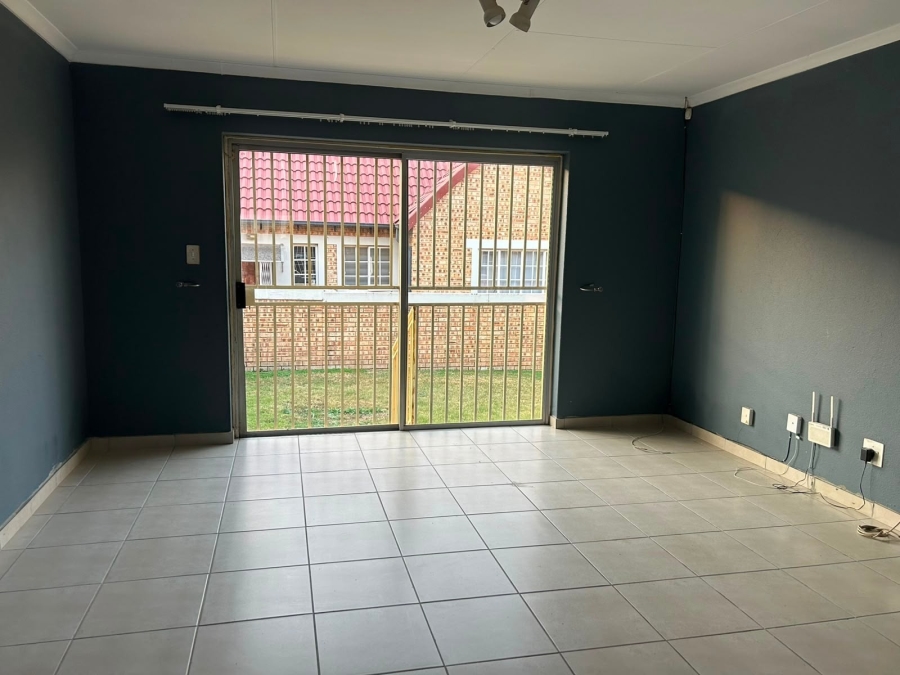 2 Bedroom Property for Sale in Heuweloord Gauteng