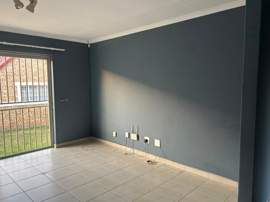 2 Bedroom Property for Sale in Heuweloord Gauteng