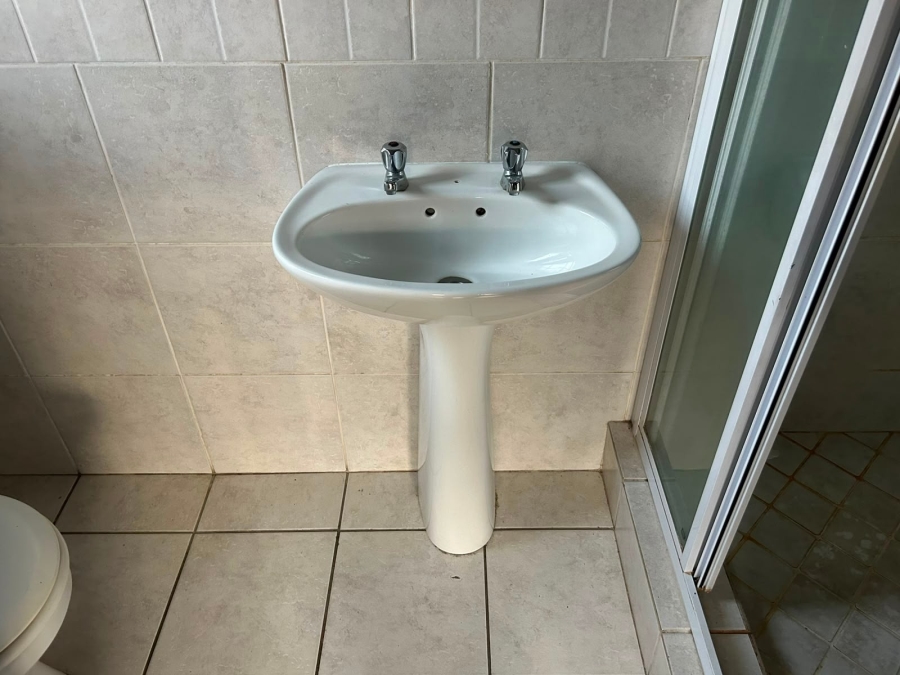 2 Bedroom Property for Sale in Heuweloord Gauteng