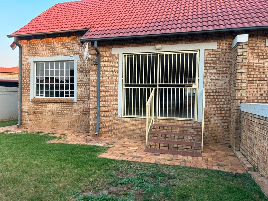 2 Bedroom Property for Sale in Heuweloord Gauteng