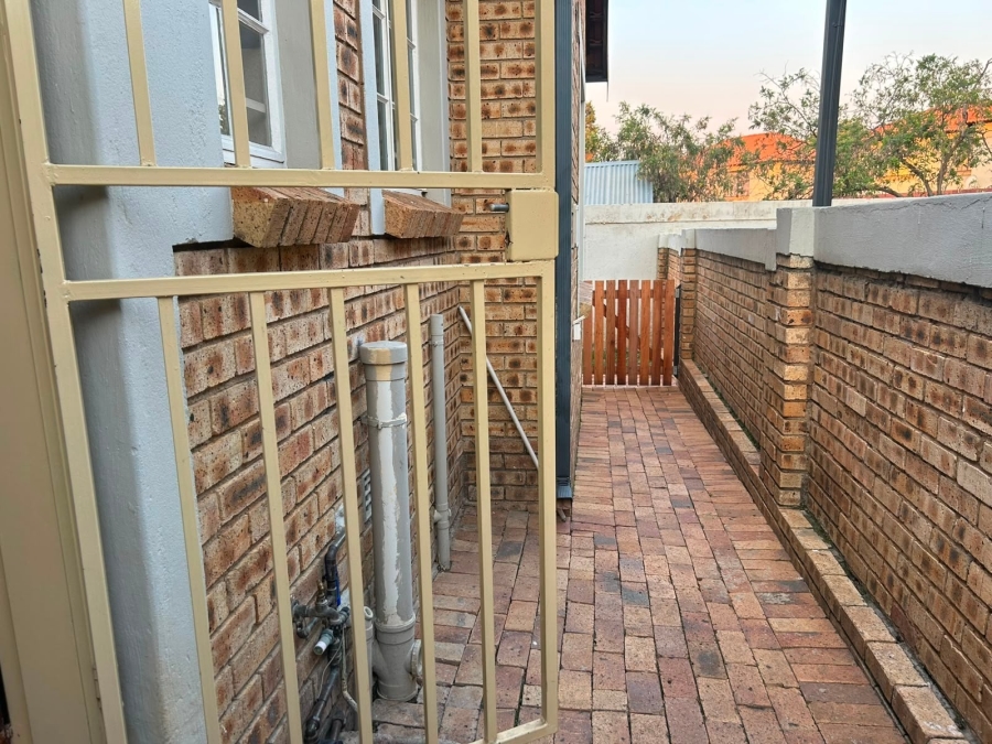 2 Bedroom Property for Sale in Heuweloord Gauteng