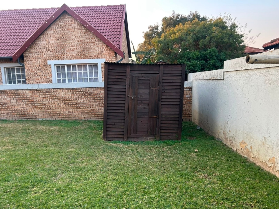 2 Bedroom Property for Sale in Heuweloord Gauteng
