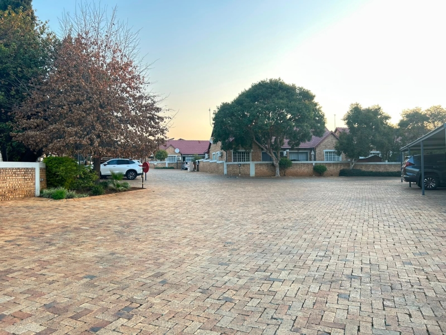 2 Bedroom Property for Sale in Heuweloord Gauteng