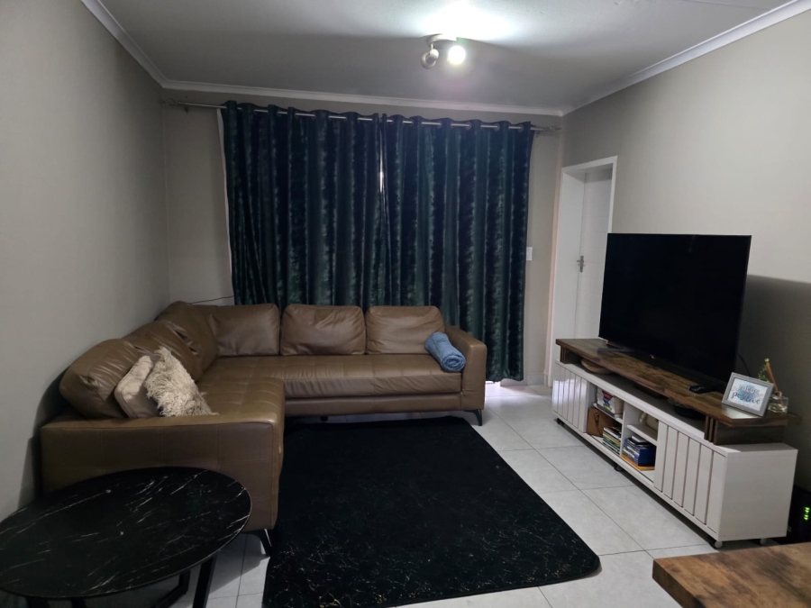 2 Bedroom Property for Sale in Louwlardia Gauteng