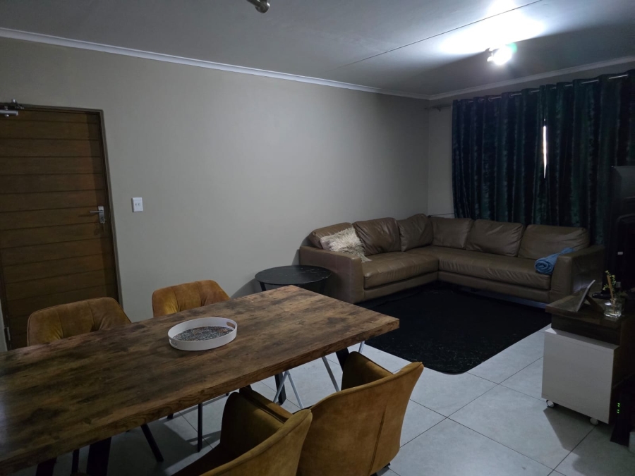 2 Bedroom Property for Sale in Louwlardia Gauteng
