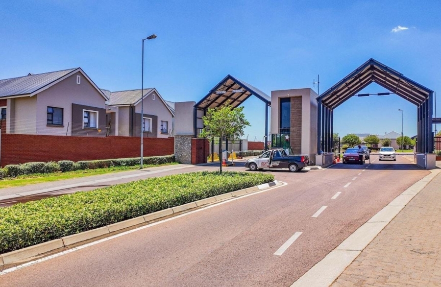 2 Bedroom Property for Sale in Louwlardia Gauteng