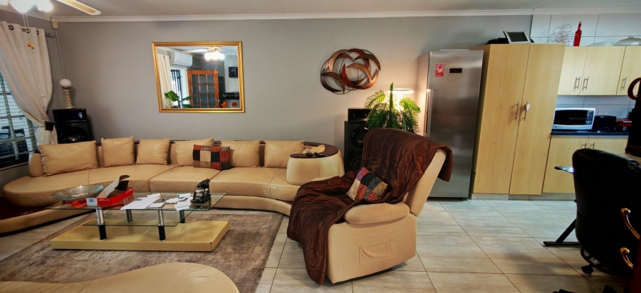 2 Bedroom Property for Sale in Albertsdal Gauteng