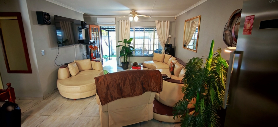 2 Bedroom Property for Sale in Albertsdal Gauteng