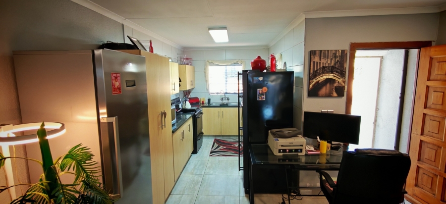 2 Bedroom Property for Sale in Albertsdal Gauteng