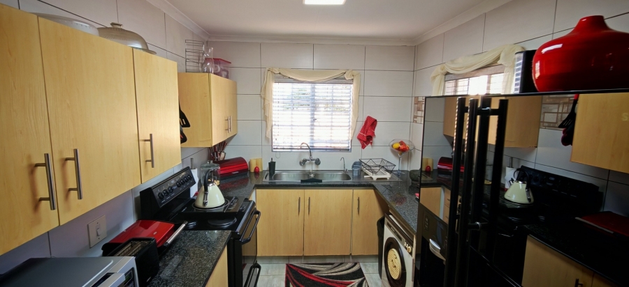 2 Bedroom Property for Sale in Albertsdal Gauteng