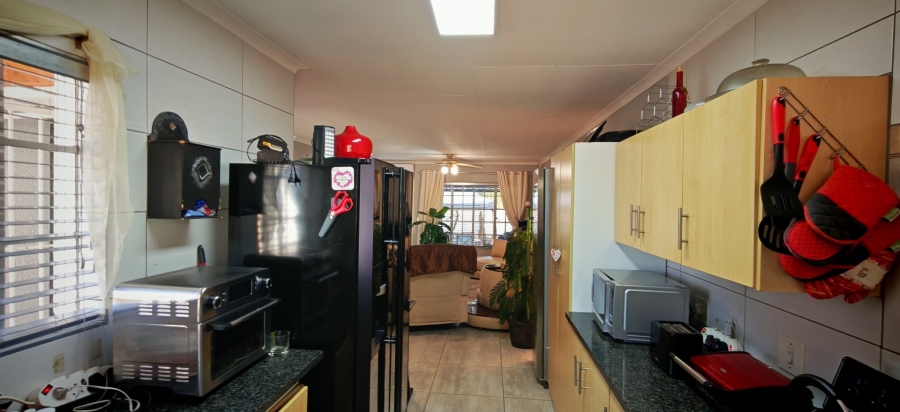 2 Bedroom Property for Sale in Albertsdal Gauteng