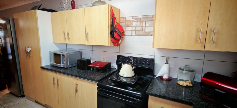 2 Bedroom Property for Sale in Albertsdal Gauteng