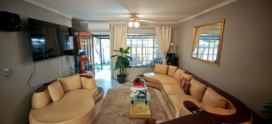 2 Bedroom Property for Sale in Albertsdal Gauteng