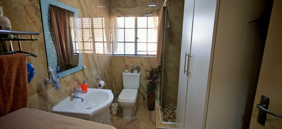 2 Bedroom Property for Sale in Albertsdal Gauteng