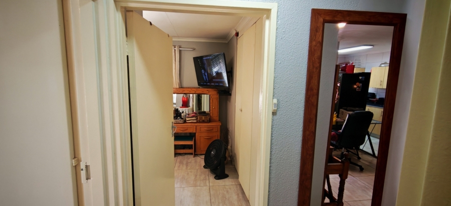 2 Bedroom Property for Sale in Albertsdal Gauteng