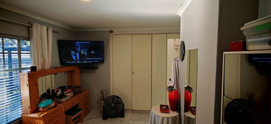 2 Bedroom Property for Sale in Albertsdal Gauteng