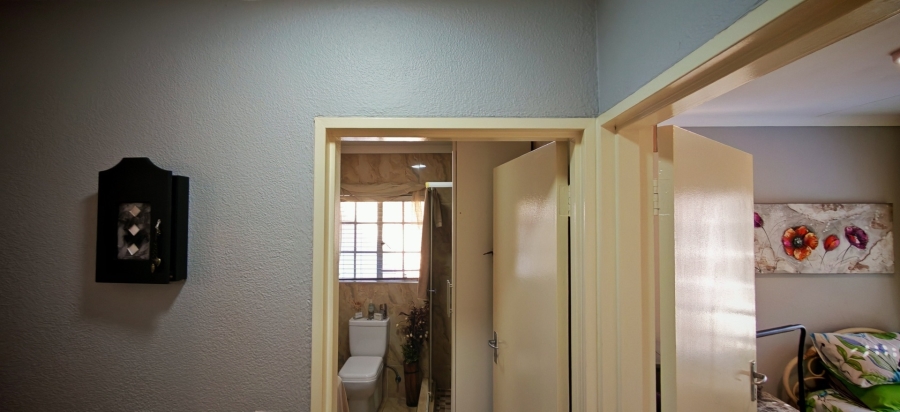 2 Bedroom Property for Sale in Albertsdal Gauteng