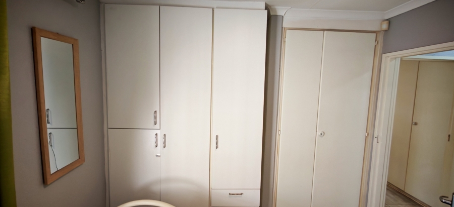 2 Bedroom Property for Sale in Albertsdal Gauteng
