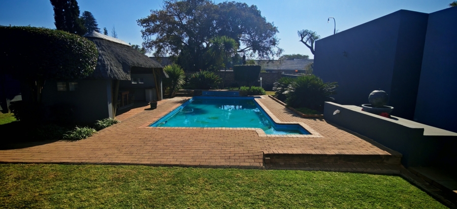 6 Bedroom Property for Sale in Brackenhurst Gauteng