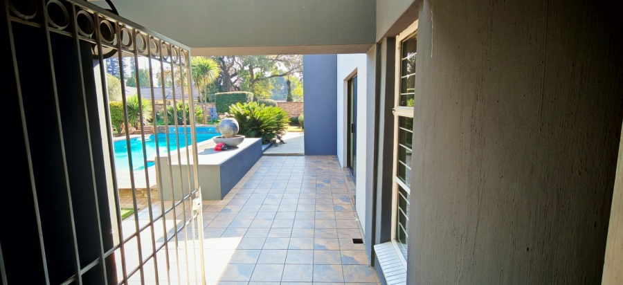 6 Bedroom Property for Sale in Brackenhurst Gauteng