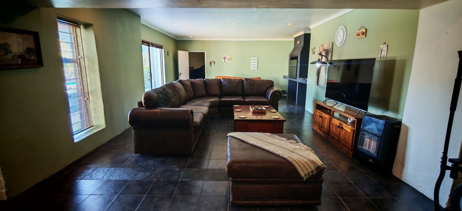 6 Bedroom Property for Sale in Brackenhurst Gauteng