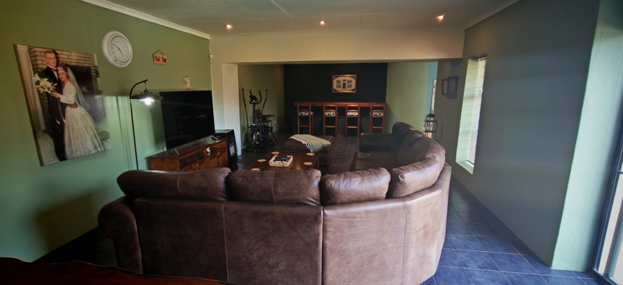 6 Bedroom Property for Sale in Brackenhurst Gauteng