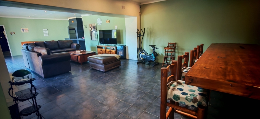 6 Bedroom Property for Sale in Brackenhurst Gauteng