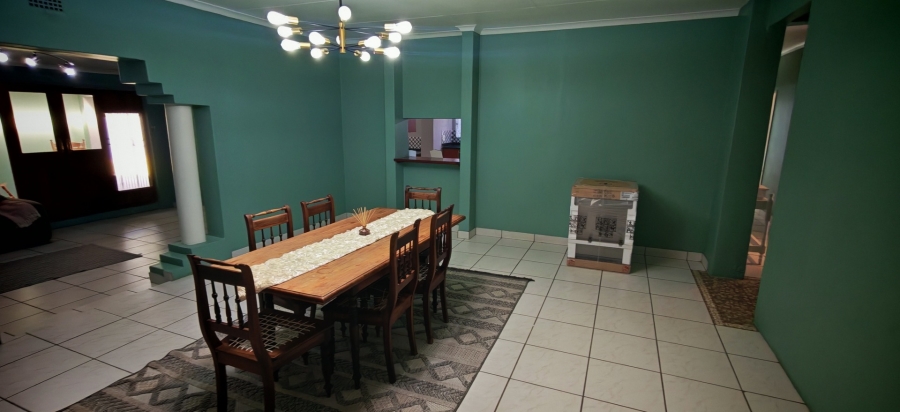 6 Bedroom Property for Sale in Brackenhurst Gauteng