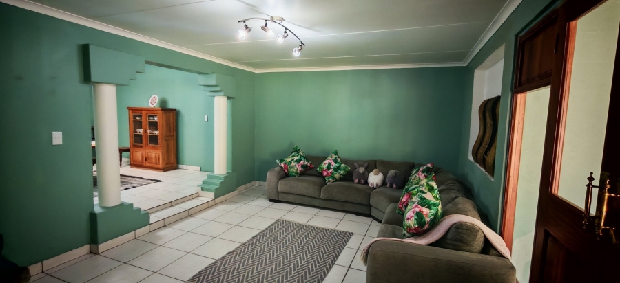 6 Bedroom Property for Sale in Brackenhurst Gauteng